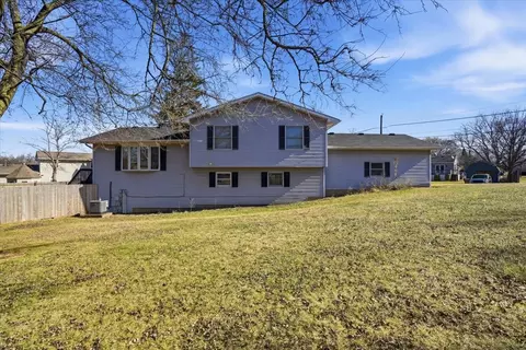 1707 Joanna Ave, Zion, IL 60099