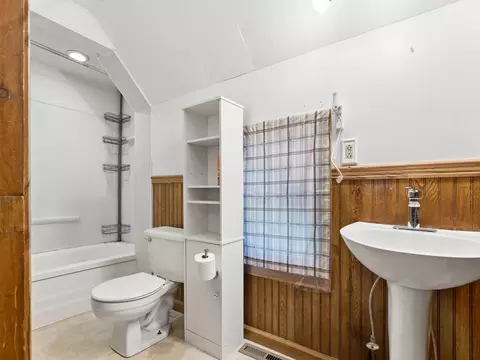 Bath - 311 Marengo Rd, Harvard, IL 60033 photo 1 of 3