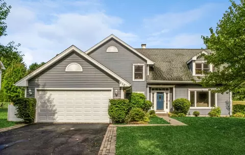 310 Chesterfield Ln, Vernon Hills, IL 60061