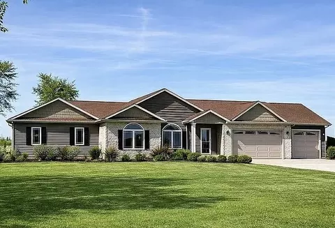 3142 County Road 1600 N, El Paso, IL 61738