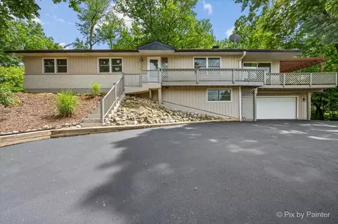 109 Wood Dr, Algonquin, IL 60102