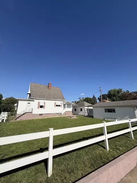 203 E 4th St, Depue, IL 61322