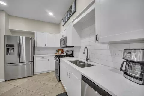 Kitchen - 367 Emerald Ln, Algonquin, IL 60102 photo 3 of 4