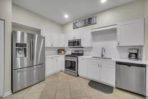 Kitchen - 367 Emerald Ln, Algonquin, IL 60102 photo 2 of 4