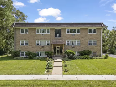 255 E Oak St #12, Addison, IL 60101