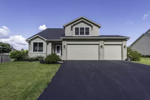301 English Ln, Winthrop Harbor, IL 60096