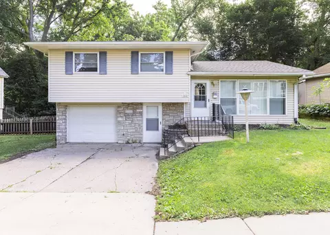 Exterior - 1844 31st St, Moline, IL 61265 photo 2 of 4