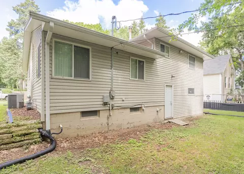 Exterior - 1844 31st St, Moline, IL 61265 photo 4 of 4