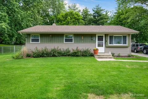 6735 Country Ln, Rockford, IL 61109