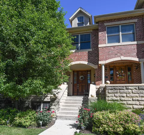 21 N Herbert Rd #I, Riverside, IL 60546