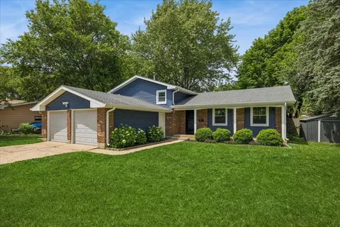 60 New Castle Ct, Crystal Lake, IL 60014