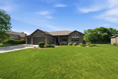 Exterior - 10532 Jacob Dr, Mokena, IL 60448 photo 3 of 9