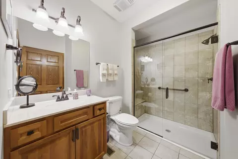 Bath - 10532 Jacob Dr, Mokena, IL 60448 photo 2 of 4