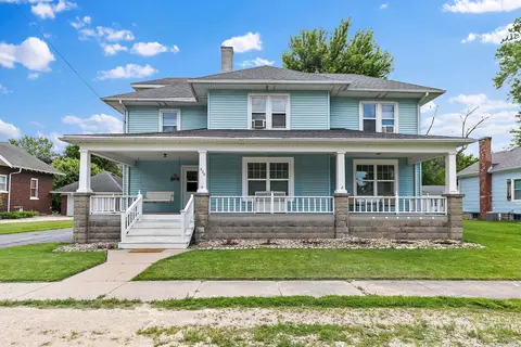 220 N Elm St, Leland, IL 60531