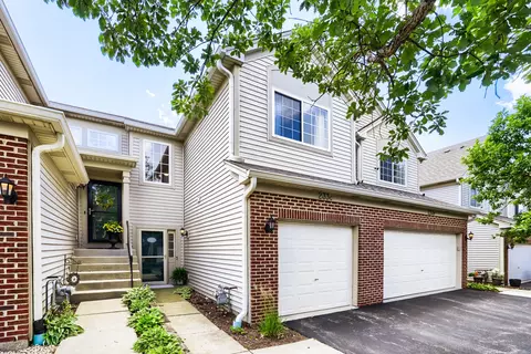 233 Nicole Dr #C, South Elgin, IL 60177