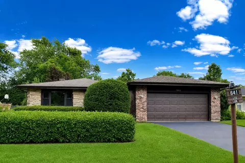 641 Lee Dr, Crystal Lake, IL 60014