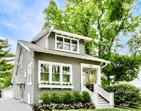 203 N Haddow Ave, Arlington Heights, IL 60004