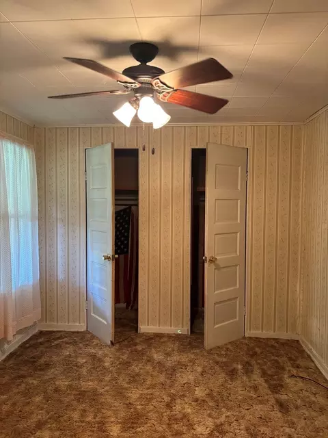 Bedroom - 15648 Norrish Rd, Morrison, IL 61270 photo 3 of 7