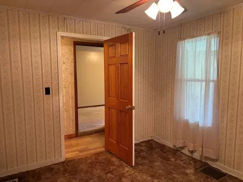 Bedroom - 15648 Norrish Rd, Morrison, IL 61270 photo 4 of 7