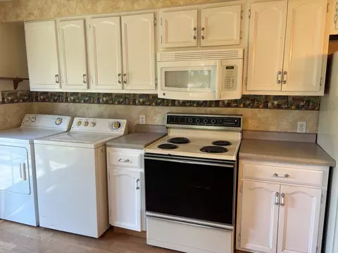 Kitchen - 15648 Norrish Rd, Morrison, IL 61270 photo 3 of 3