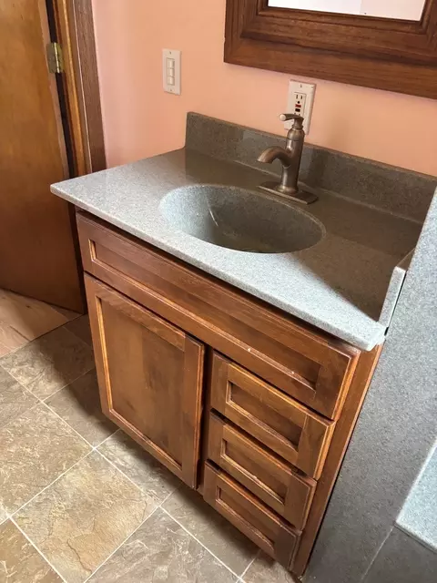 Bath - 15648 Norrish Rd, Morrison, IL 61270 photo 1 of 5
