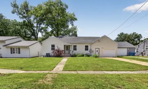 315 9th Ave, Dewitt, IA 52742