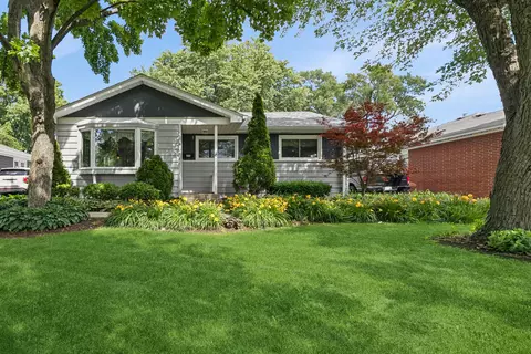 215 Brice Ave, Mundelein, IL 60060