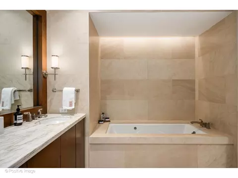 159 E Walton Pl #8G, Chicago, IL 60611 photo 22
