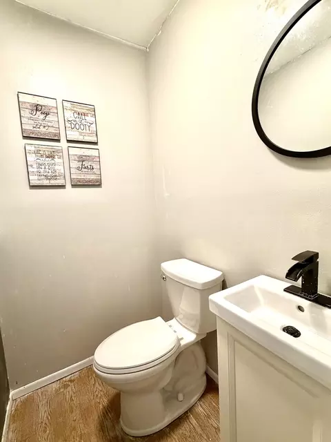 Bath - 31875 E Thome Rd, Rock Falls, IL 61071 photo 4 of 4