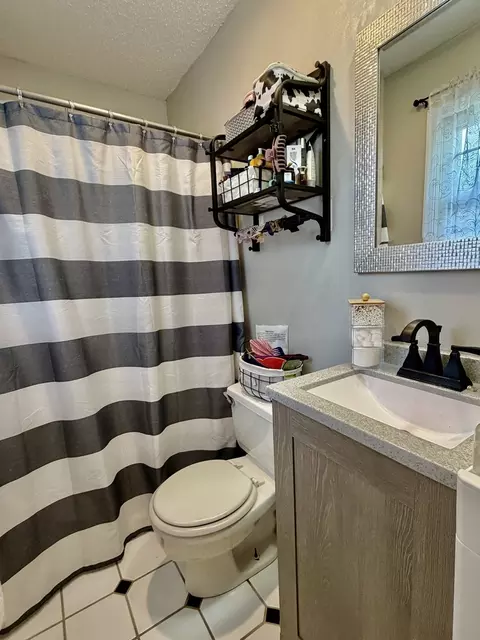 Bath - 31875 E Thome Rd, Rock Falls, IL 61071 photo 1 of 4