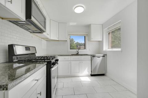 Kitchen - 10 Michael Rd, Park Forest, IL 60466 photo 1 of 2