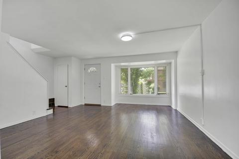 Living - 10 Michael Rd, Park Forest, IL 60466 photo 2 of 3
