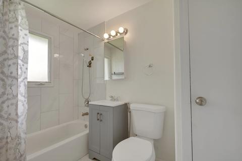 Bath - 10 Michael Rd, Park Forest, IL 60466 photo 1 of 1