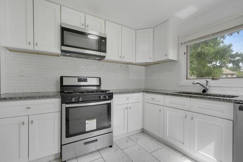 Kitchen - 10 Michael Rd, Park Forest, IL 60466 photo 2 of 2