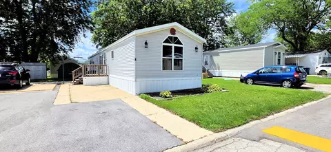 8 Berry Ln, Bourbonnais, IL 60914