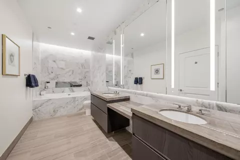 Bath - 363 E Wacker Dr #2702, Chicago, IL 60601 photo 3 of 5