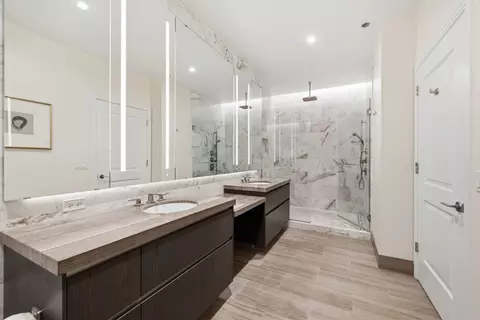 Bath - 363 E Wacker Dr #2702, Chicago, IL 60601 photo 4 of 5