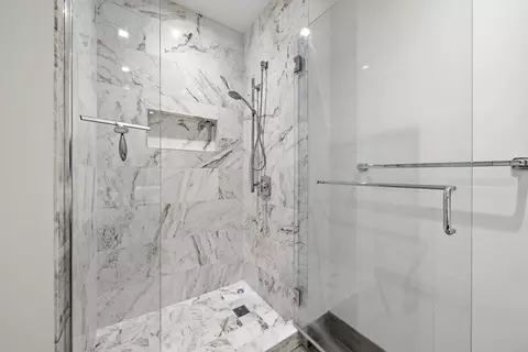 Bath - 363 E Wacker Dr #2702, Chicago, IL 60601 photo 2 of 5