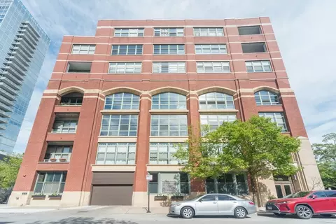 2001 S Calumet Ave #408, Chicago, IL 60616