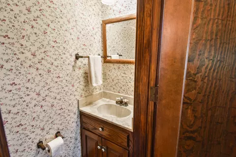 Bath - 620 Mason St, Chenoa, IL 61726 photo 1 of 9