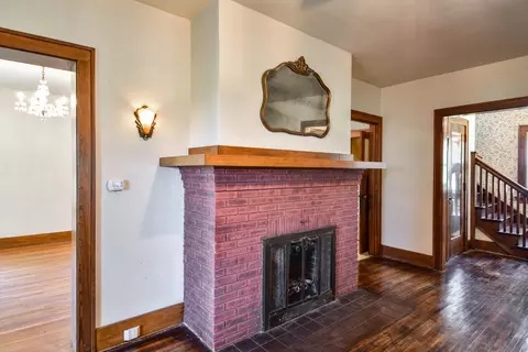Living - 620 Mason St, Chenoa, IL 61726 photo 3 of 4