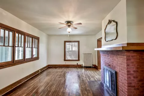 Living - 620 Mason St, Chenoa, IL 61726 photo 2 of 4