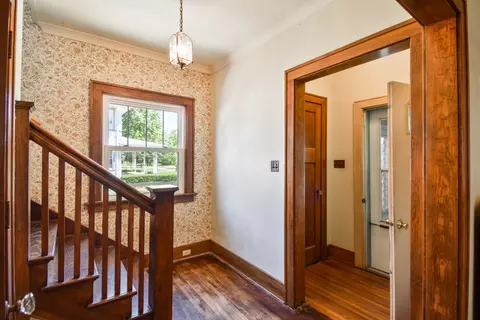 Entry Way - 620 Mason St, Chenoa, IL 61726 photo 3 of 9