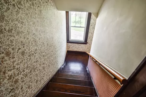 Entry Way - 620 Mason St, Chenoa, IL 61726 photo 8 of 9