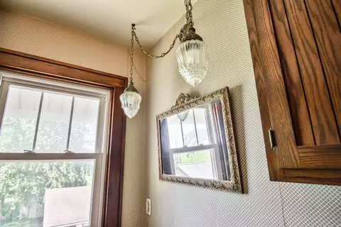 Bath - 620 Mason St, Chenoa, IL 61726 photo 6 of 9