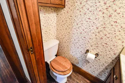Bath - 620 Mason St, Chenoa, IL 61726 photo 2 of 9