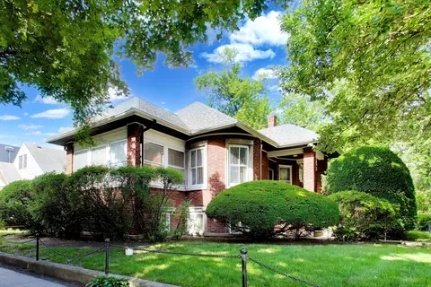 801 Gunderson Ave, Oak Park, IL 60304