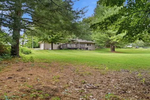 Exterior - 1952 Larod Dr, Dixon, IL 61021 photo 4 of 4