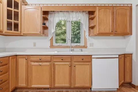 Kitchen - 1952 Larod Dr, Dixon, IL 61021 photo 4 of 4