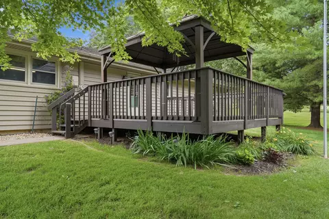 Exterior - 1952 Larod Dr, Dixon, IL 61021 photo 3 of 4